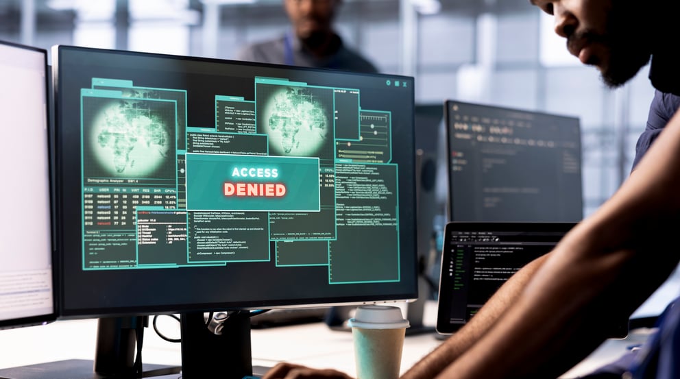 https://21106058.fs1.hubspotusercontent-na1.net/hubfs/21106058/employee-receiving-access-denied-notification-pc-display-data-center-1.jpg